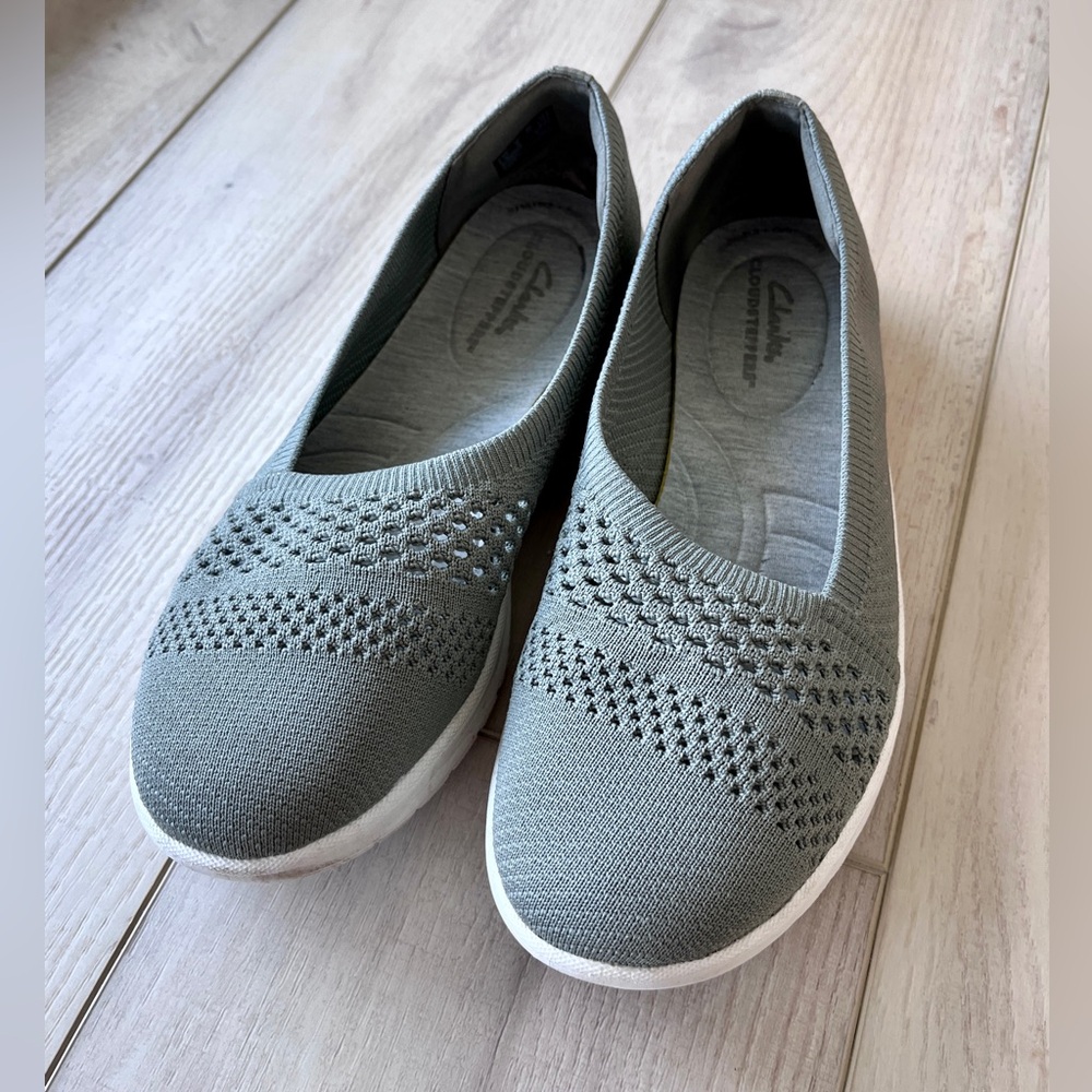 Clarks Women's Knit Gray Flats